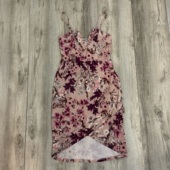 Charlotte Russe Dresses & Skirts - Charolette Russe medium floral dress